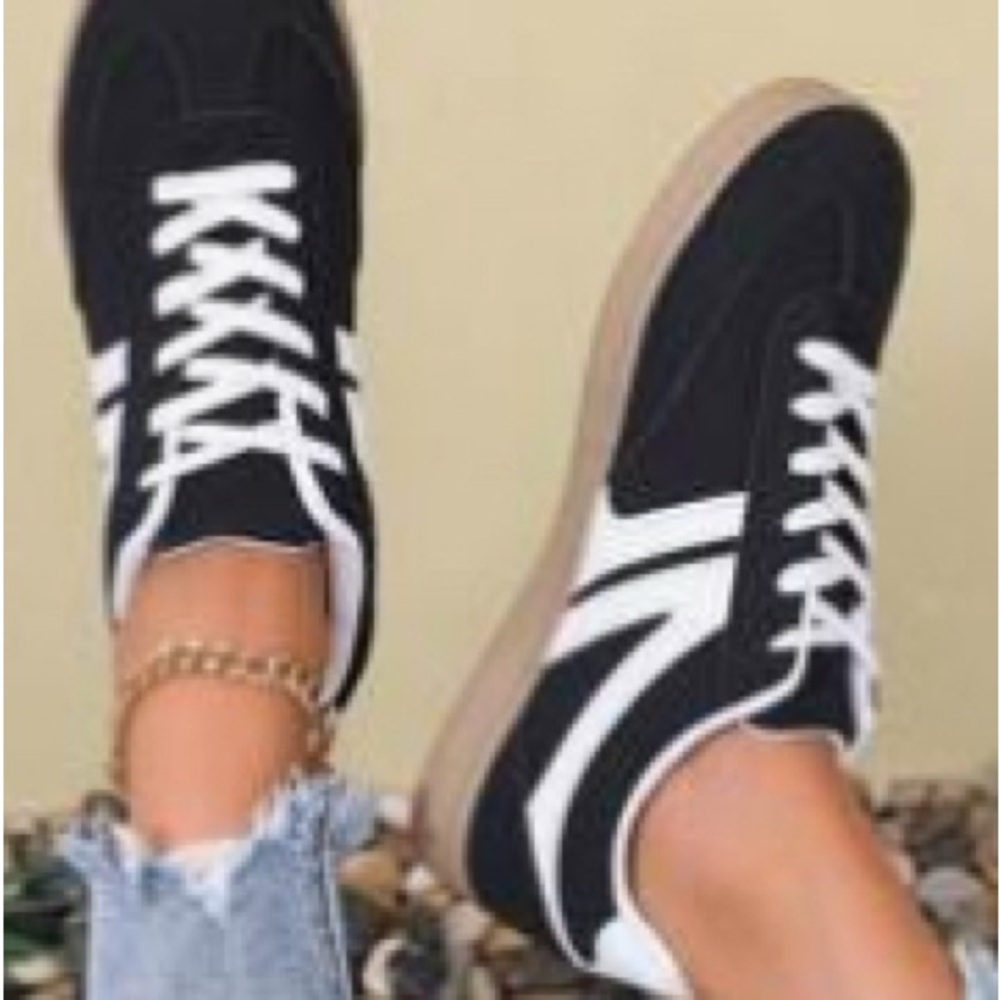 Stylish Black and White Women's Sneakers